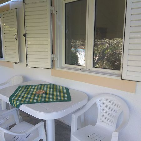 Roula'S Rooms Aegina エクステリア 写真