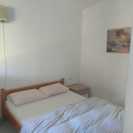 Roula'S Rooms Aegina エクステリア 写真