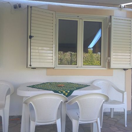 Roula'S Rooms Aegina エクステリア 写真